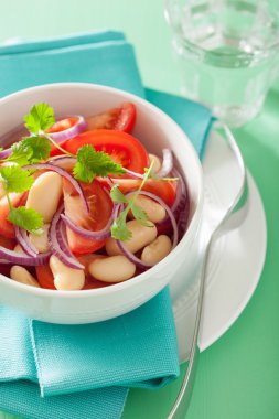 beyaz fasulye soğan kişniş sağlıklı domates salatası