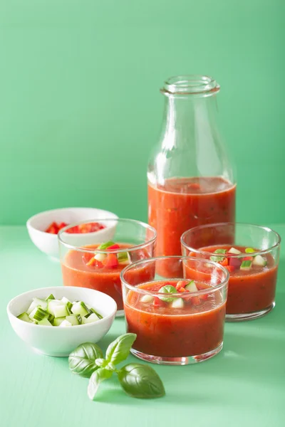 Sopa de gazpacho frío en vasos — Foto de Stock