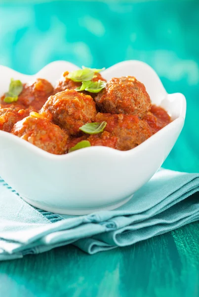 Polpette con salsa di pomodoro in ciotola — Foto Stock