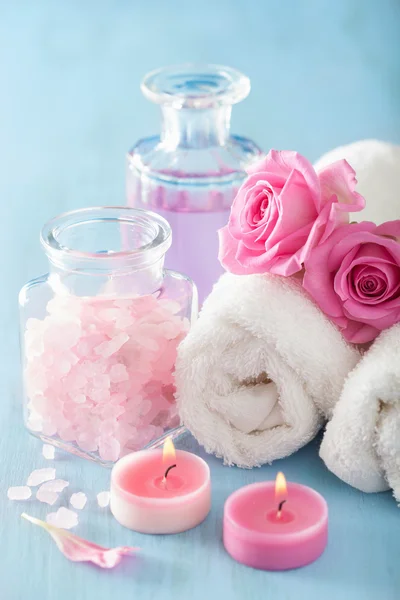 Spa aromatherapy with rose flowers perfume and herbal salt — Stock Photo, Image