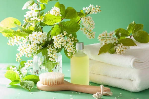Spa aromatherapy with bird cherry blossom essential oil brush to — Stock Photo, Image