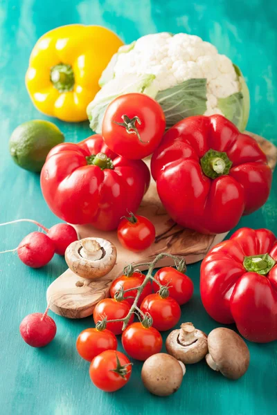 Légumes tomate poivre chou-fleur radis — Photo