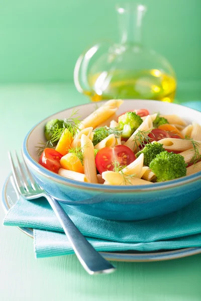 Vegan pasta with broccoli tomato carrot — ストック写真