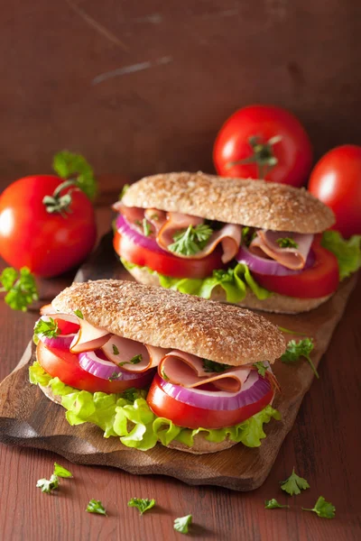 Sandwich with ham tomato and lettuce — Stock Photo, Image