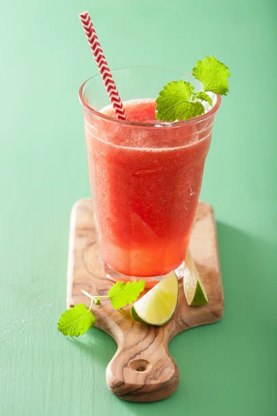 Watermelon lime smoothie in glasses — Stock Photo, Image