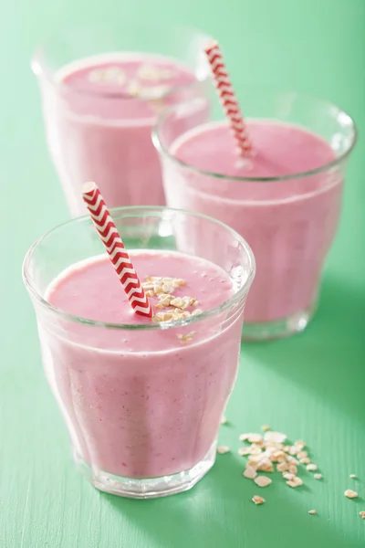 Gezonde haver strawberry smoothie — Stockfoto