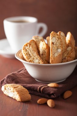 geleneksel İtalyan cantuccini kurabiye ve kahve