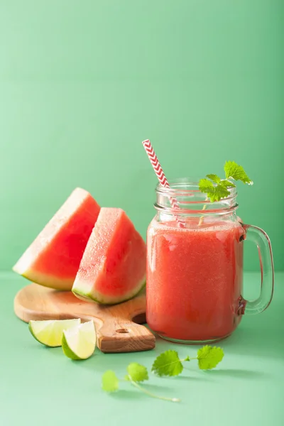 Watermelon lime smoothie in mason jar — Stock Photo, Image