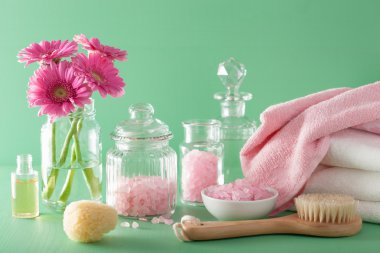 Spa aromaterapi gerbera çiçekleri esans fırça ile