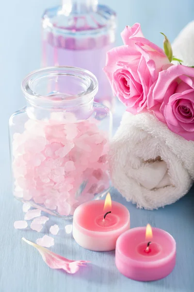 Spa aromatherapy with rose flowers perfume and herbal salt — Stock Photo, Image