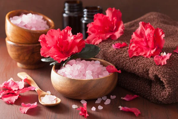 Spa aromatherapy with azalea flowers and herbal salt on rustic d — Stock Photo, Image