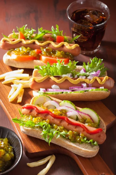Grillowane hot-dogi z warzyw ketchup musztarda — Zdjęcie stockowe