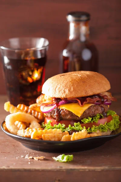Bacon cheese hamburger with beef patty tomato onion — Stock Fotó