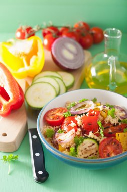 ızgara domates biber kabak soğan sağlıklı kuskus salatası