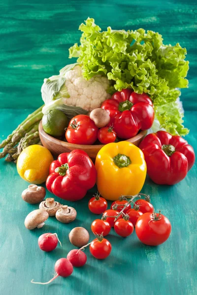 Vegetables tomato pepper avocado onion cauliflower lettuce — Stock Photo, Image