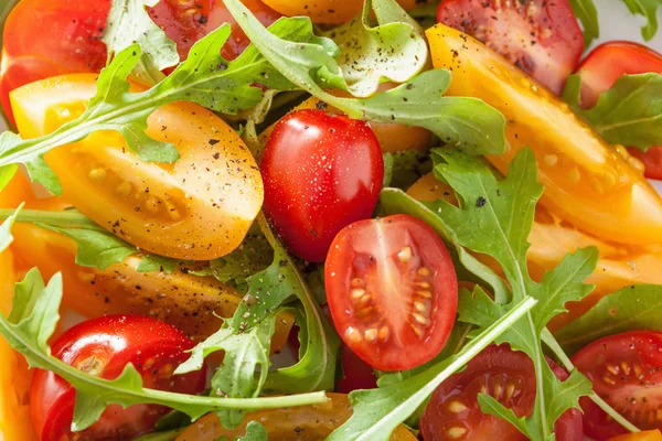 Salada de tomate saudável com arugula — Fotografia de Stock