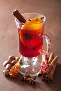 turuncu ve baharat, kış içki ile mulled şarap