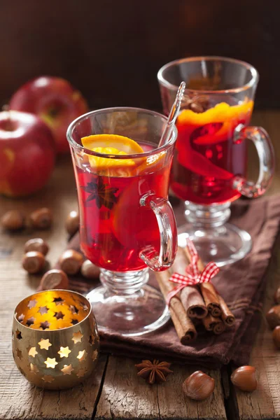 Glass of mulled wine with orange and spices, christmas decoratio — Stock Photo, Image