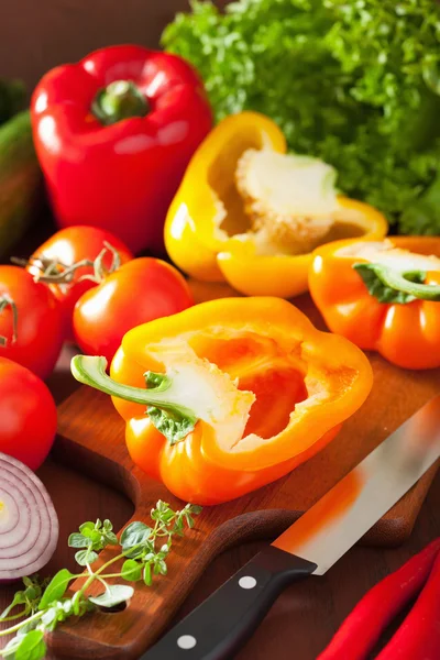 Chopping healthy vegetables pepper tomato salad onion chili on r — Stock Photo, Image