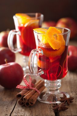 turuncu ve baharat, kış içki ile mulled şarap