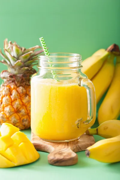 Healthy mango pineapple smoothie in mason jars — Stock Photo, Image
