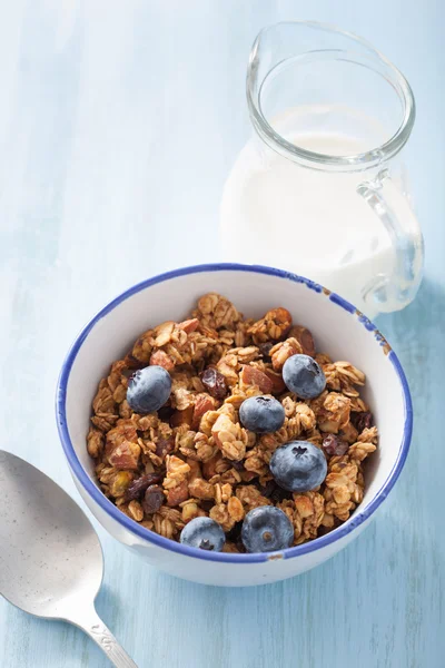 Tálba reggelire házi egészséges granola — Stock Fotó