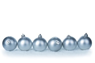 izole gümüş Noel topları