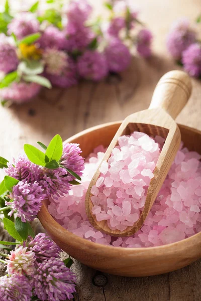 Spa with pink herbal salt and clover flowers — Stock Photo, Image