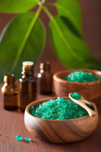 Green herbal salt and essential oils for healthy spa bath — Stock Photo, Image