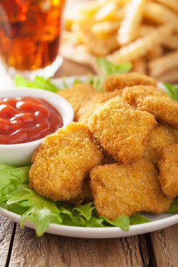 lokanta tavuk nuggets ketçap patates kızartması kola