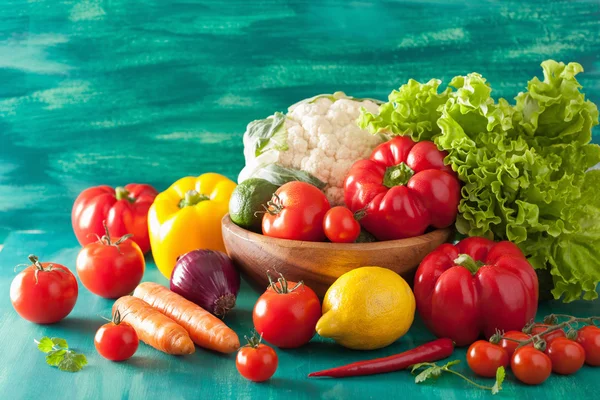 Verduras tomate pimienta zanahoria cebolla coliflor lechuga —  Fotos de Stock