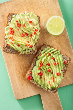 kireç biber sağlıklı avokado tost