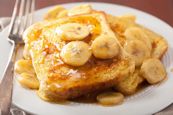 Torradas francesas com banana caramelizada para o café da manhã — Fotografia de Stock