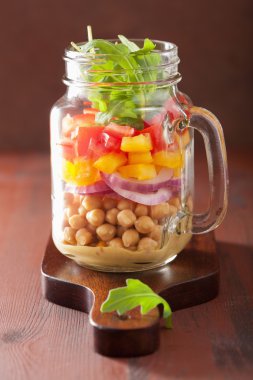 mason kavanoza sağlıklı sebze nohut salatası