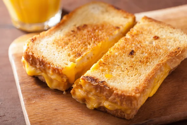 Бутерброд з сиром на сніданок — стокове фото