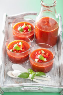 gazpacho soğuk domates çorbası gözlük