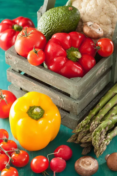 Verduras tomate pimienta aguacate cebolla coliflor —  Fotos de Stock