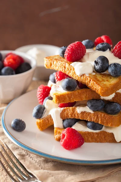 French toasts with creme fraiche and berries for breakfast — Stock Photo, Image