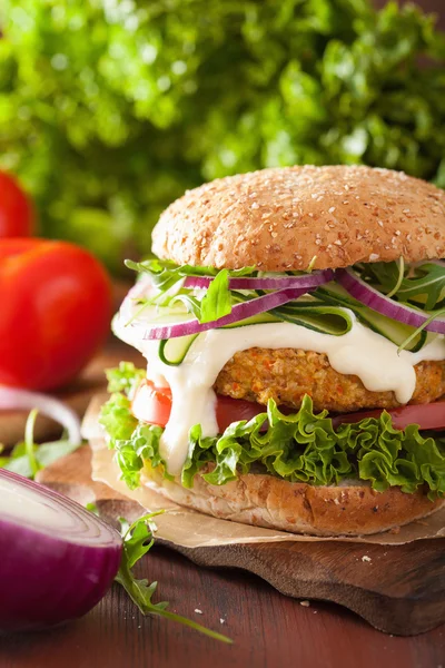 Veggie carrot and oats burger with cucumber onion — Stock Photo, Image