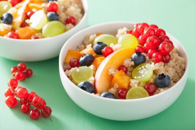 meyve ile sağlıklı kahvaltı quinoa berry nektarin yaban mersini g