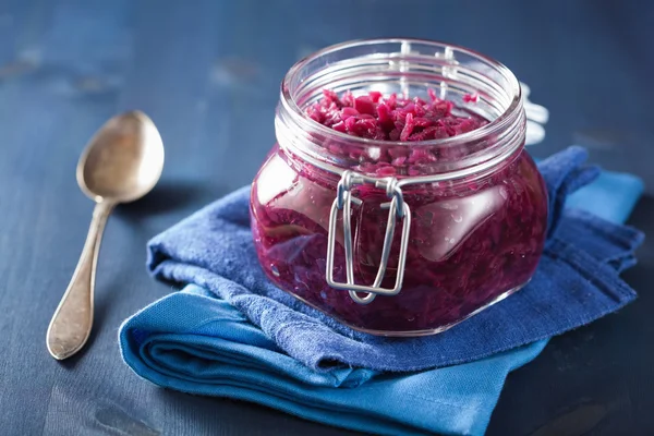 Cavolo rosso sottaceto in vaso di vetro — Foto Stock