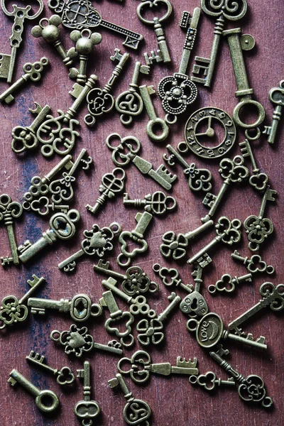 Стімпанк старий старовинні металеві ключі фон — стокове фото