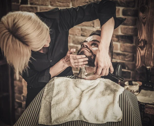 Client during beard shaving in barber shop — Stock Photo, Image