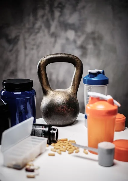 Bodybuilding nutrition supplements and chemistry — Stock Photo, Image