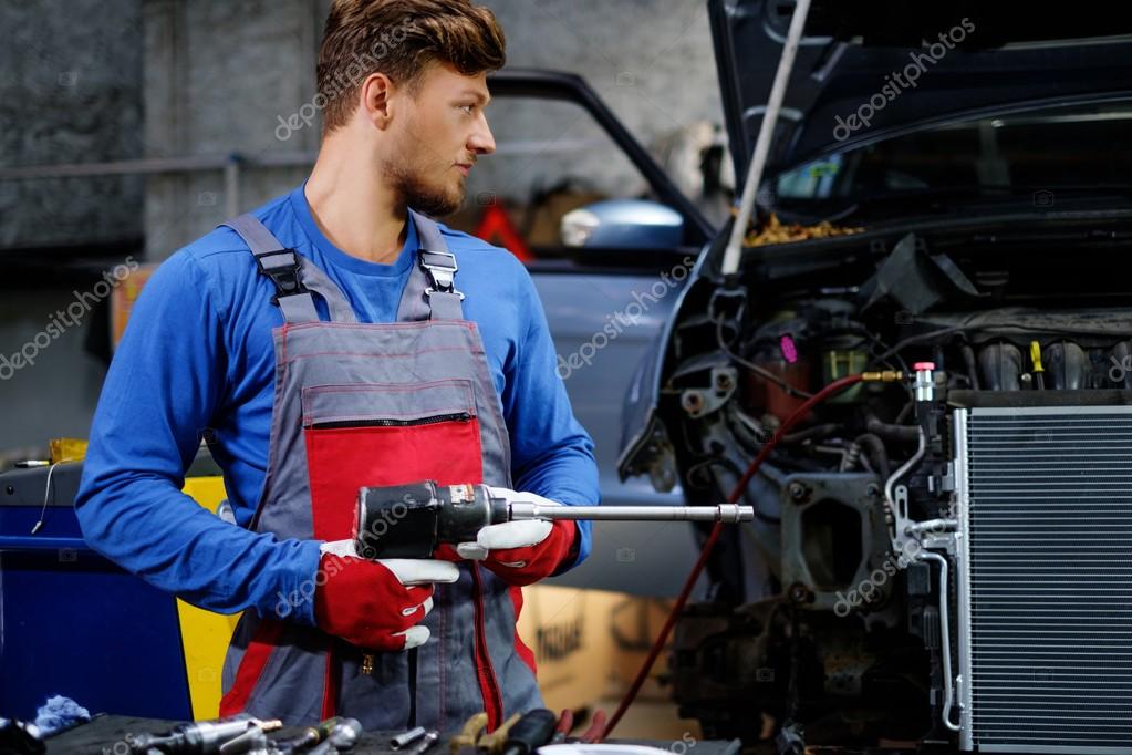 Автомеханик машина. Слесарь механосборочных. Автомеханик. Контроль качества. Механик картинки.