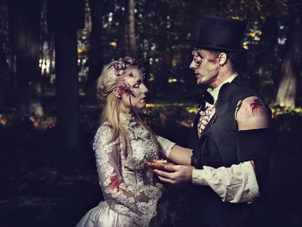 Pareja romántica zombie — Foto de Stock