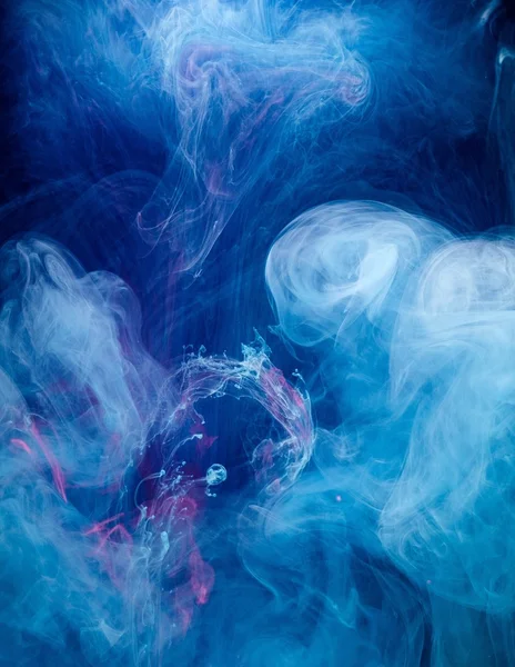 Encre rose et bleu fumé en mouvement — Photo