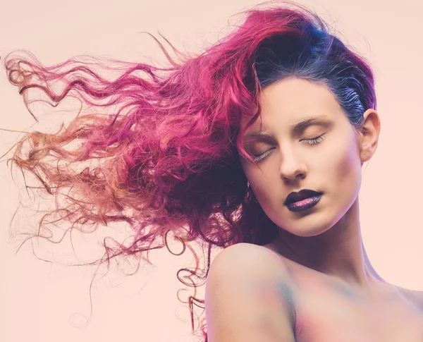 Muhteşem gökada saçlı kadın — Stok fotoğraf