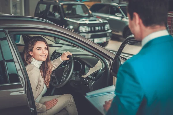 Beautiful Young Woman Buys Car Dealership Saloon — Stock Photo, Image