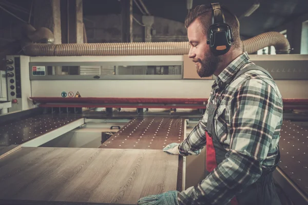 Timmerman zijn werk doet — Stockfoto